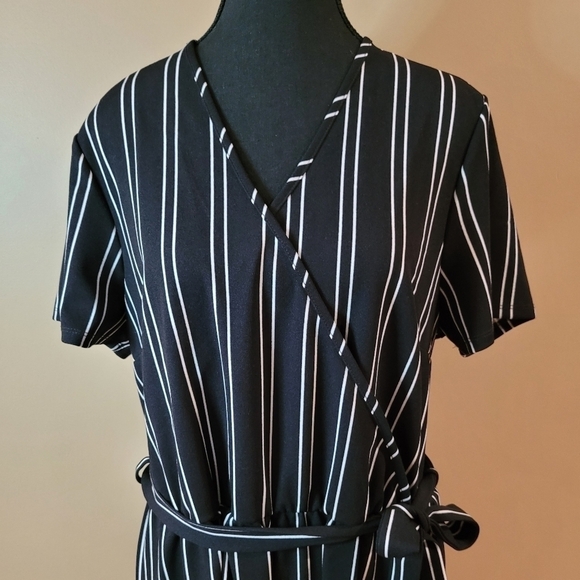 PENNINGTONS IN EVERY STORY Black and White Striped Jumpsuit, Size X - Picture 5 of 16